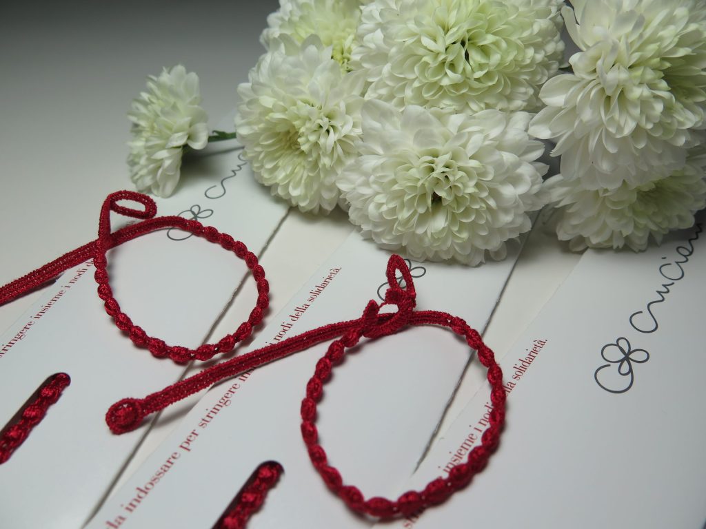 Bracciale filo rosso Cruciani con nastro